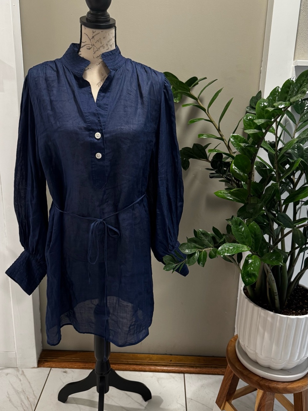 Banana Republic tunic dress crafted from lightweight 100% ramie fabric